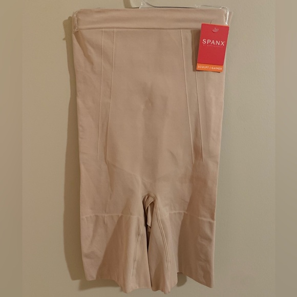 SPANX OnCore Sculpting High-Waisted Mid-Thigh Short - Picture 6 of 8